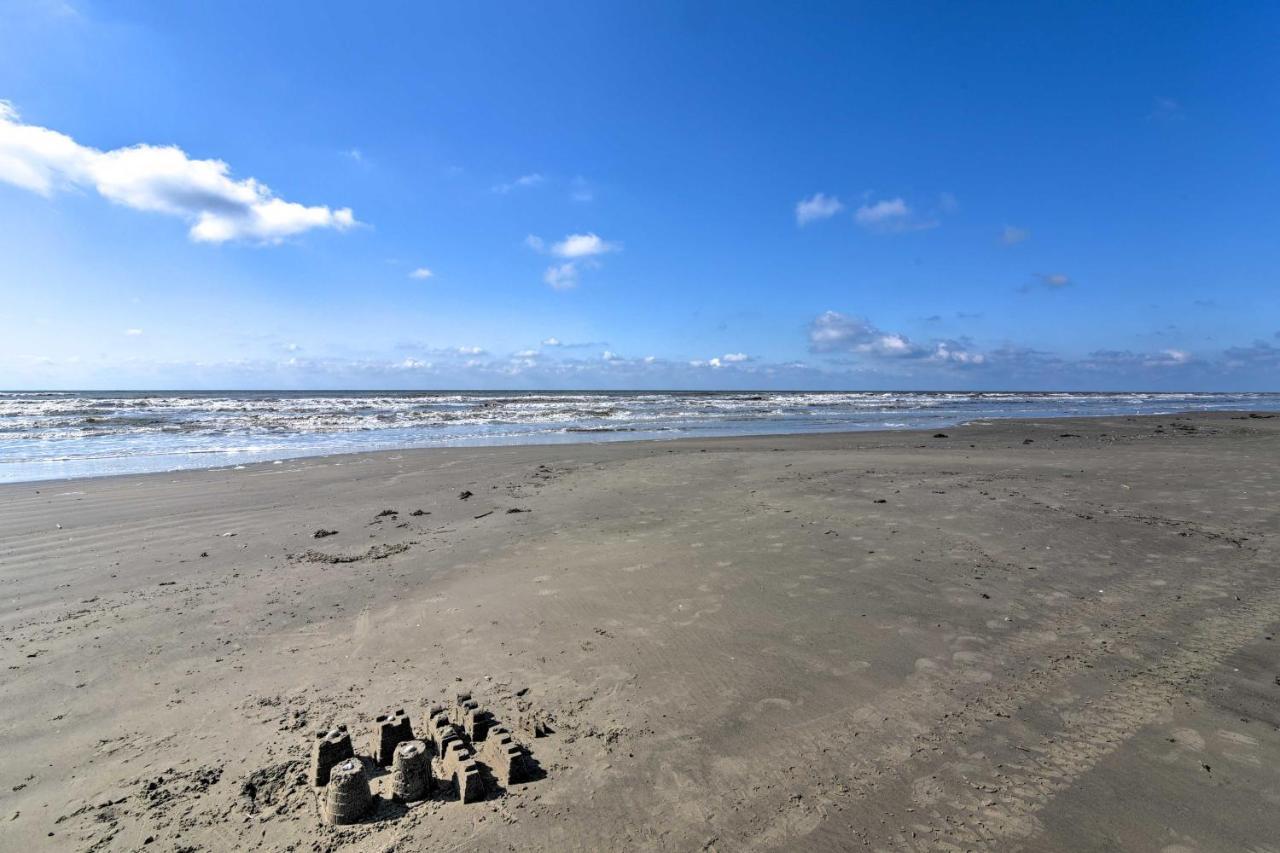 Beachfront Galveston Getaway With Deck And Views! Villa Exterior photo